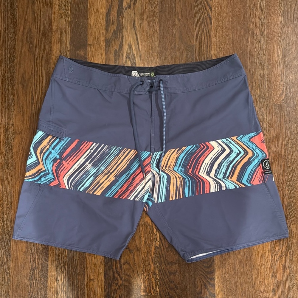 Volcom Blue Board Shorts with Geometric Stripe Mod-Tech - size 40